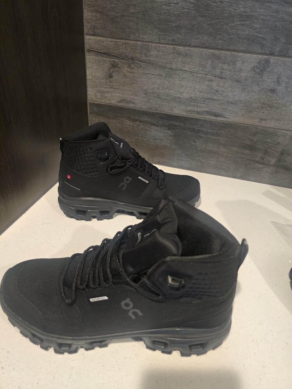 On Running Black Men's Boots
